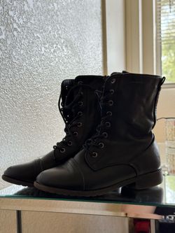 Girls Black Combat Boots – Size 3