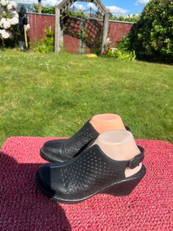 Pikolinos Women's Laser-Cut Mary Jane Flats in Dark green Sandals Sz 38/7.5
