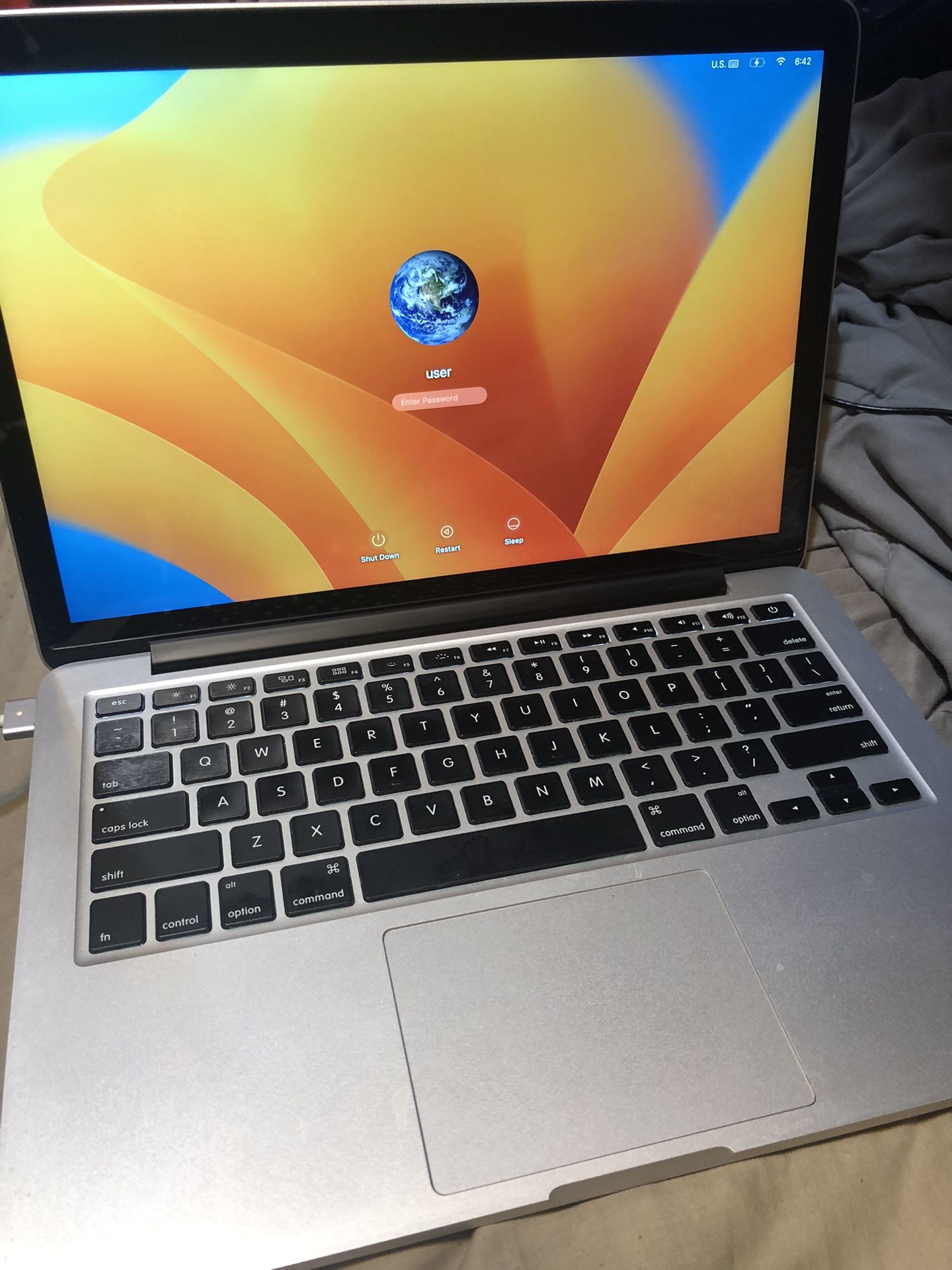MacBook Pro 13” 8GB Intel i5 256GB SSD  MacOS  Ventura All Works Great $225  firm price 
