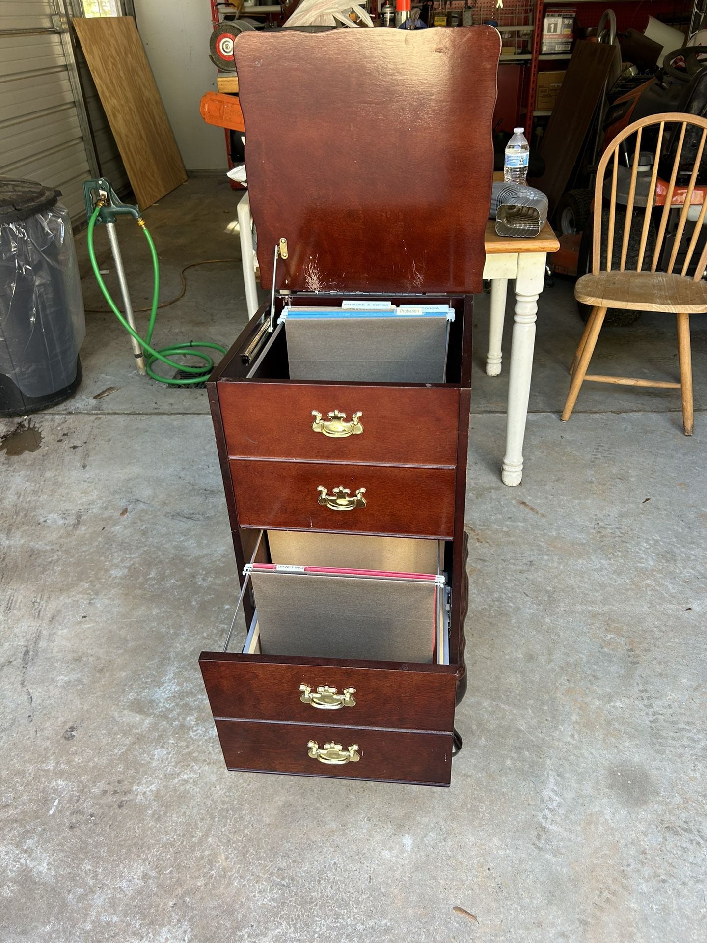 5 Rolls Of Hay And 1 Bag Of Seeds  For 200