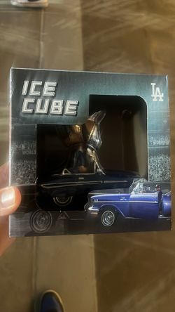 Ice cube bobblehead