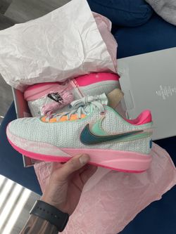 NIKE LEBRON XX “TIME MACHINE” SZ 9M $240
