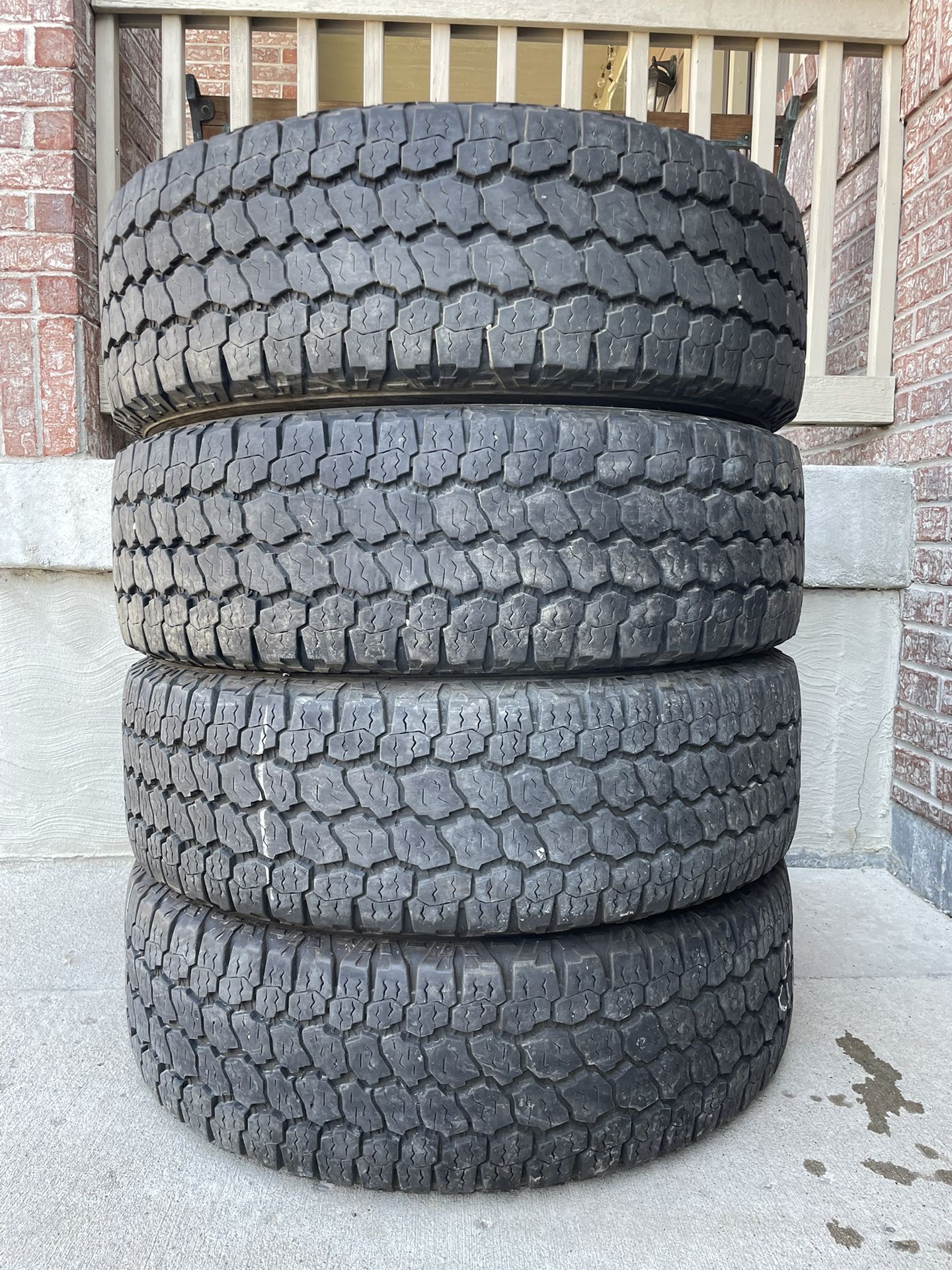 275-70-18 LT / FULL SET / GOODYEAR WRANGLER