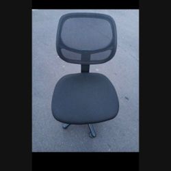BLACK COMPUTER/OFFICE CHAIR