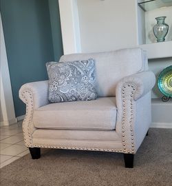 Oversized Chair like new