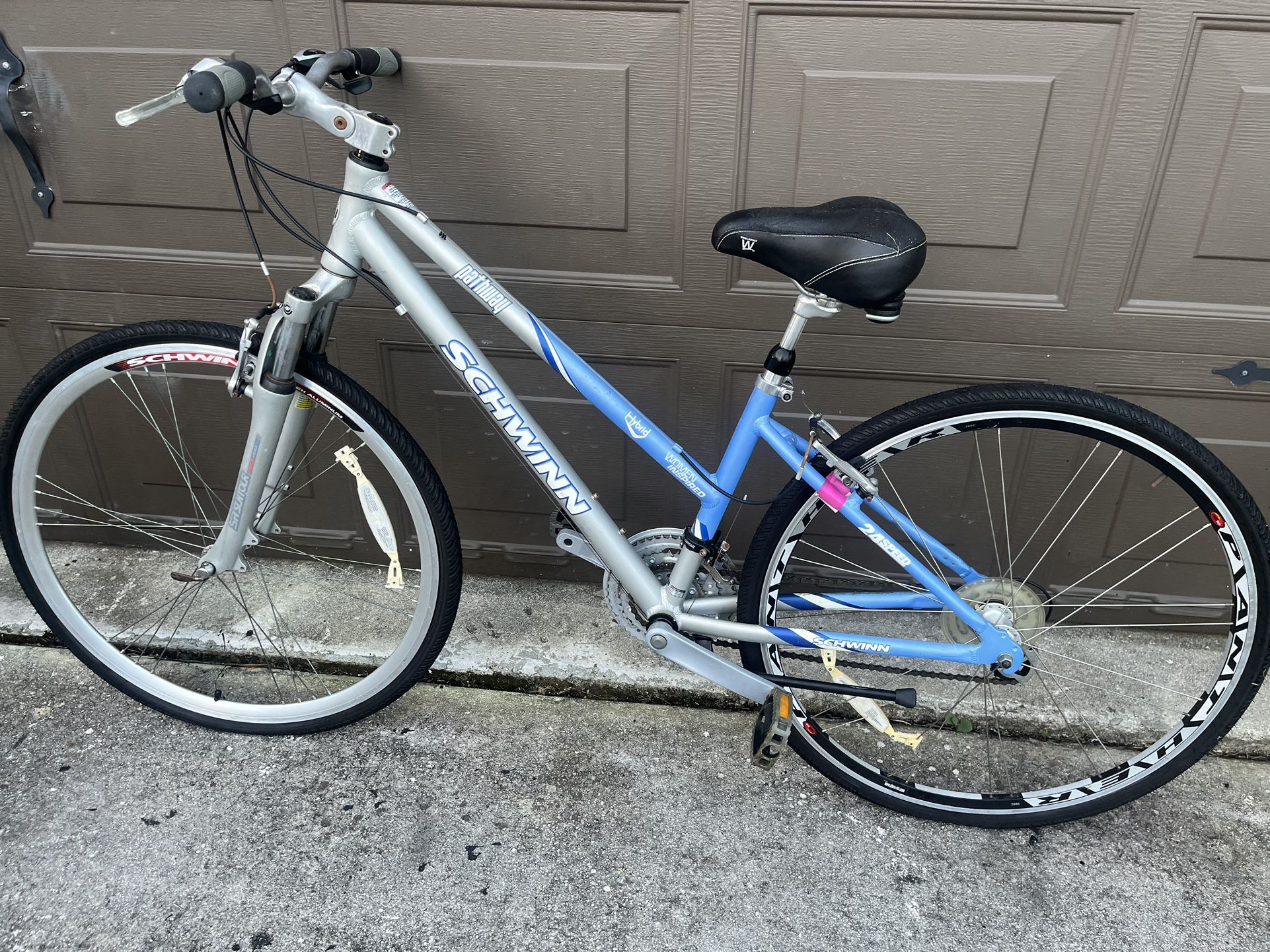 Schwinn Pathway 18 Speed Woman Inspired Bike 28”
