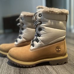 Almost New Timberland Boots Women’s 6.5!