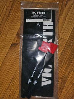 Vic Firth Extendable Jazz Rake Brushes Red Plastic Bristles