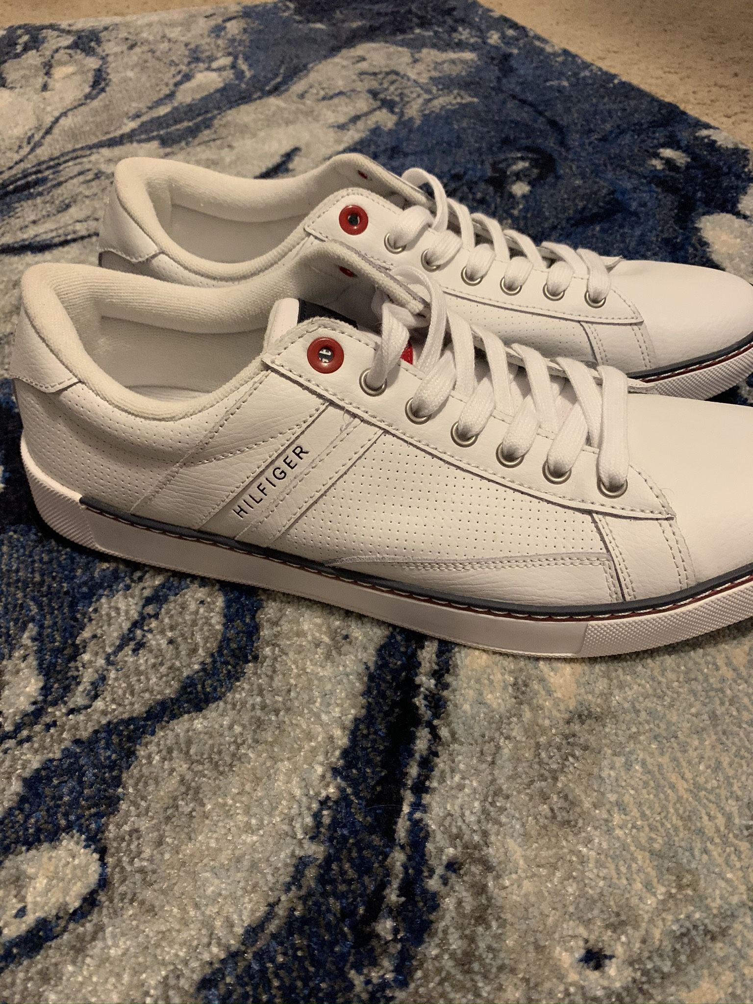 Men’s Tommy Hilfiger Sneakers W/ Red Accents  Size 13