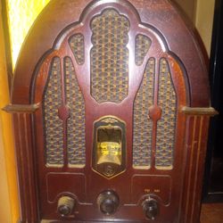 General Electric GE Reproduction Model No 7-4100JA Cathedral AM/FM Radio Wood