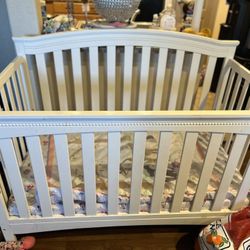 Baby’s Crib (white)
