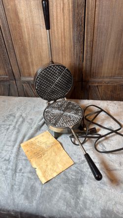 Vintage pizzele maker made in Italy