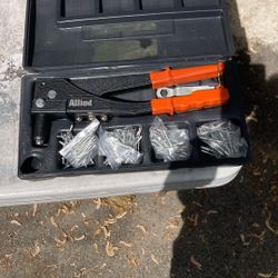 Rivet gun