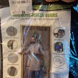 Magnetic screen door - For an airy and bug free experience (New - Hasn’t been used or touched)