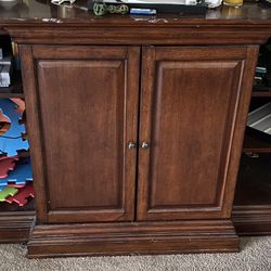 Entertainment Stand With Reversible doors 