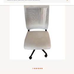 Mesh office chair 
