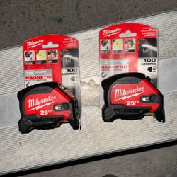 Milwaukee Measuring Tape Magnetic 25ft 100 Lumens 