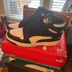 Men Size 9.5 Black/white Pumas