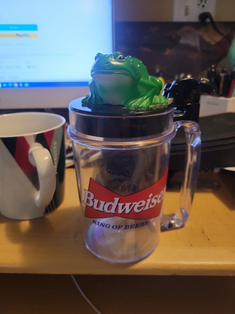 Vintage 1996 Budweiser Beer Frog Lid Plastic Mug Stein Cup