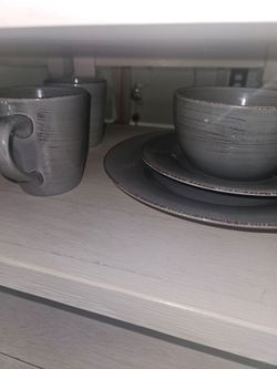 Set of 6 dishes never used