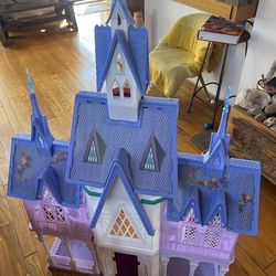 Frozen castle doll house