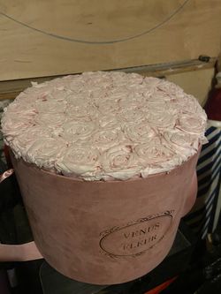 Venus Eat Fleur Box Of Roses $100