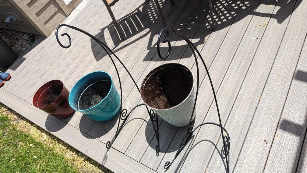 Pots and flower baskets hangers