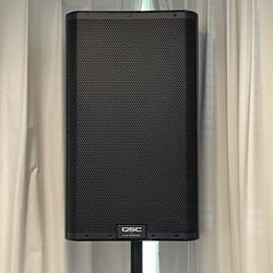 QSC K12.2 K2 Series 12" Two-Way 2000W Powered Loudspeakers with Stands & Cables