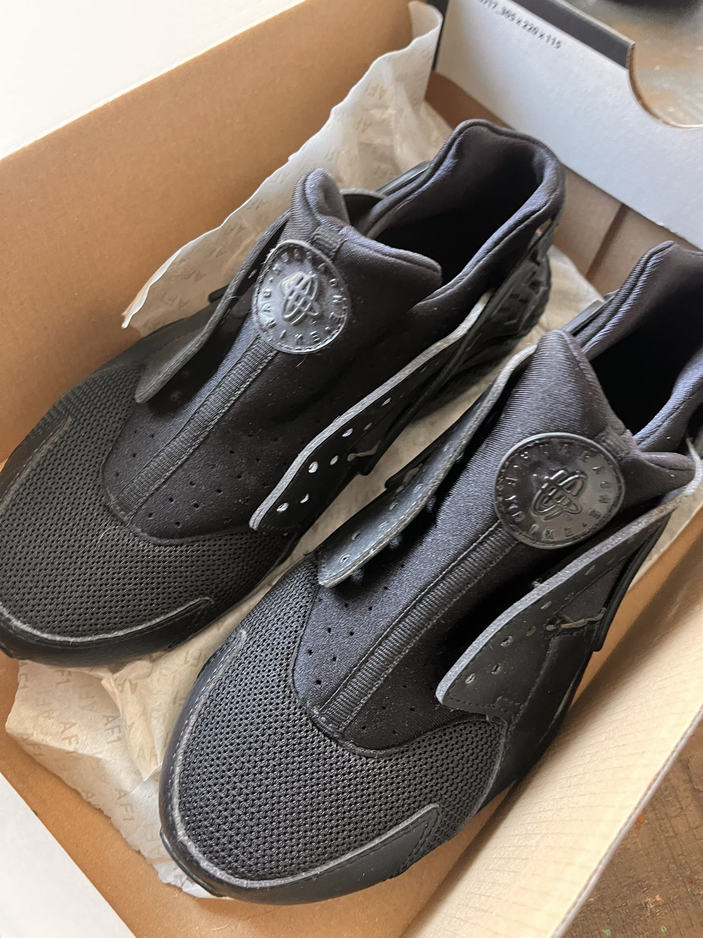 Hardly Worn 6y Nike Huarache 