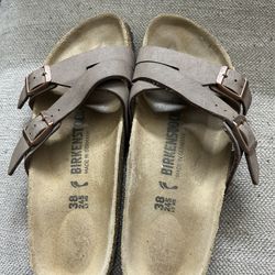 BIRKENSTOCK YAO BALANCE MOCHA  Woman’s size 38-7.5