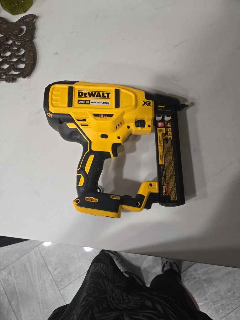 DeWalt 20v 18ga Stapler