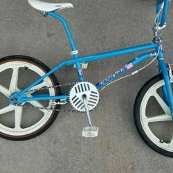 I BUY OLD SCHOOL BMX BIKES