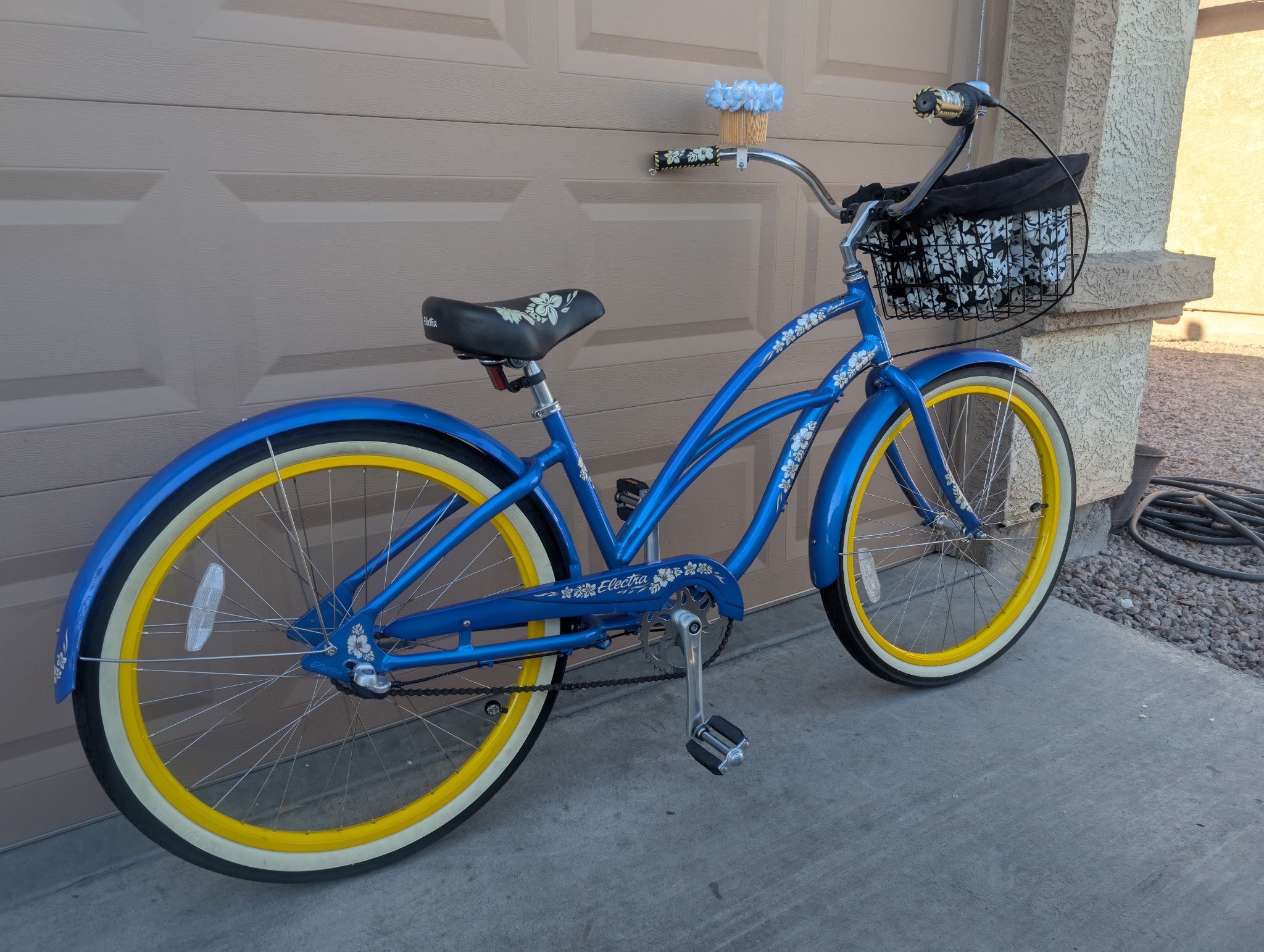 2017. ELECTRA HAWAII WOMENS BEACH CRUISER BIKE. (26"X2.35).. ALUMINUM 3 SPEEDS. LIKE NEW 👌🏼