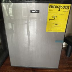 Sanyo Mini Fridge 