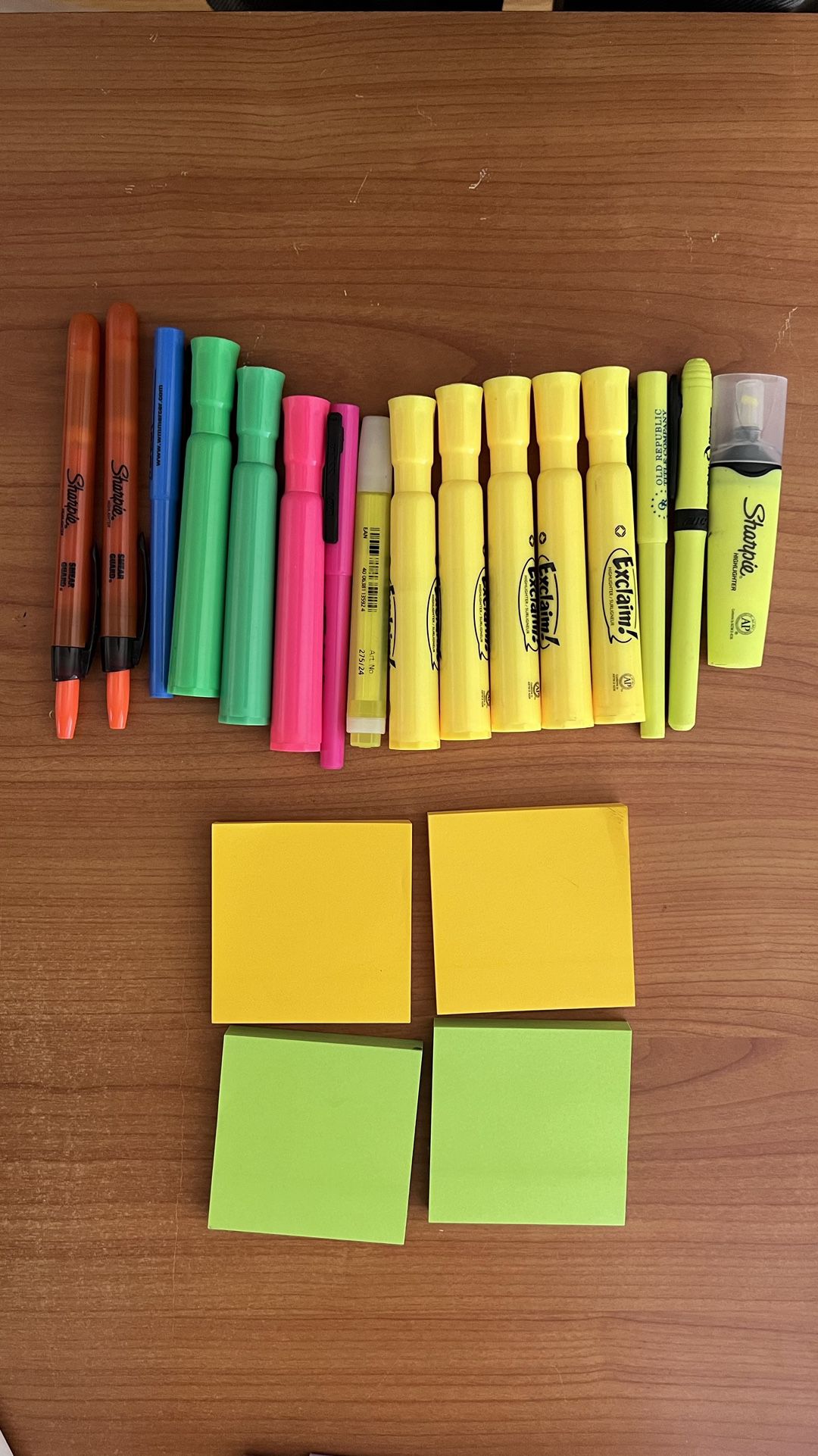 16 Highlighter And 4 Pad Of Post It Sticker
