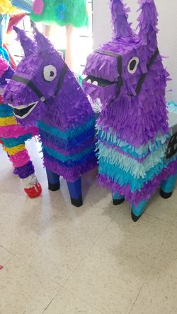 Fornite Llama Piñatas