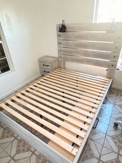 Queen bed set.