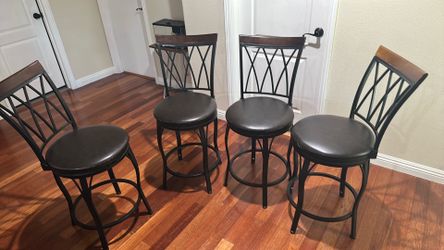 Bar stool / chairs