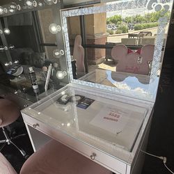 🤩 Impressions Vanity Set 🤩 ‼️🚨 Only One Available 🚨‼️