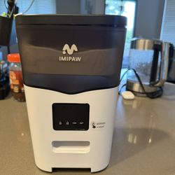 Automatic cat feeder 