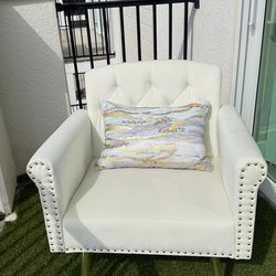 Cream velvet accent chair