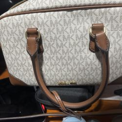 Micheal Kors Crossbody 