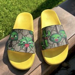AUTHENTIC Gucci GG Supreme Monogram Smiling Plants Slide Sandals 35 Yellow Multicolor