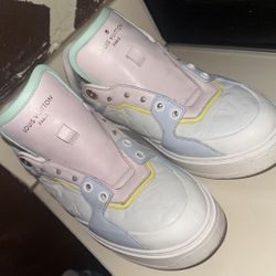 COMES WITH LACES! WORN UNISEX LOUIS VUITTON SNEAKER SZ 39