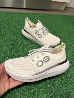 Brand New Oofos Women’s Oomy Stride White/Black Size7.5 $190 MSRP Athletic Shoes