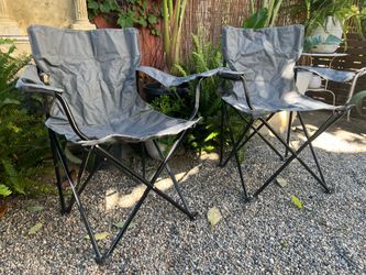 2 Camp/beach chairs