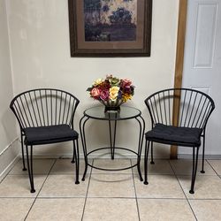 Wrought Iron Metal Set With Cushions and table