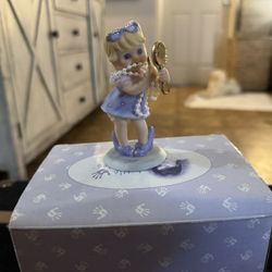 Girl Sculpture 