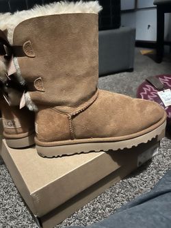 Uggs short with bows