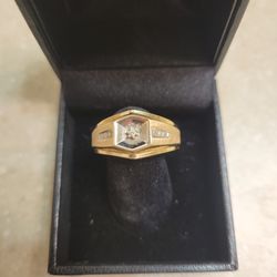 10 K Gold Men's Ring With A Diamond . Weight Is 3.7 Grams